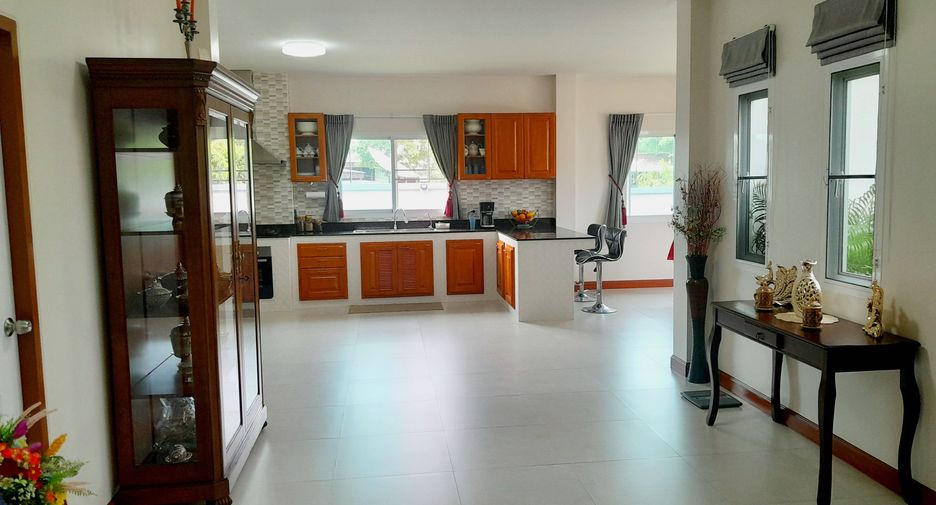For sale 5 bedrooms house in Mueang Nakhon Pathom, Nakhon Pathom