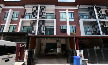 Reihenhaus zum Kauf mit 3 Zimmer in Prawet, Bangkok