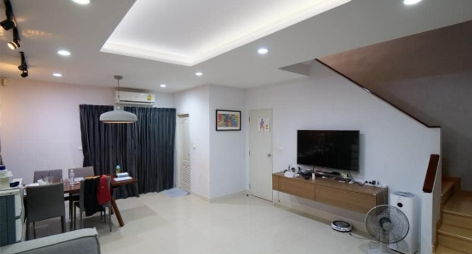 À vendre 3 chambres maison de ville à Prawet, Bangkok