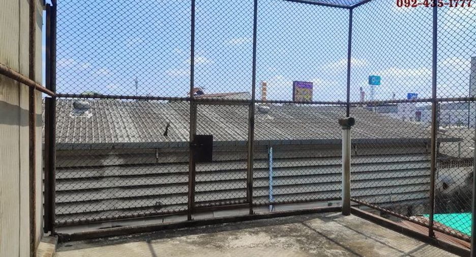 For sale 4 bedrooms retail Space in Sam Phran, Nakhon Pathom