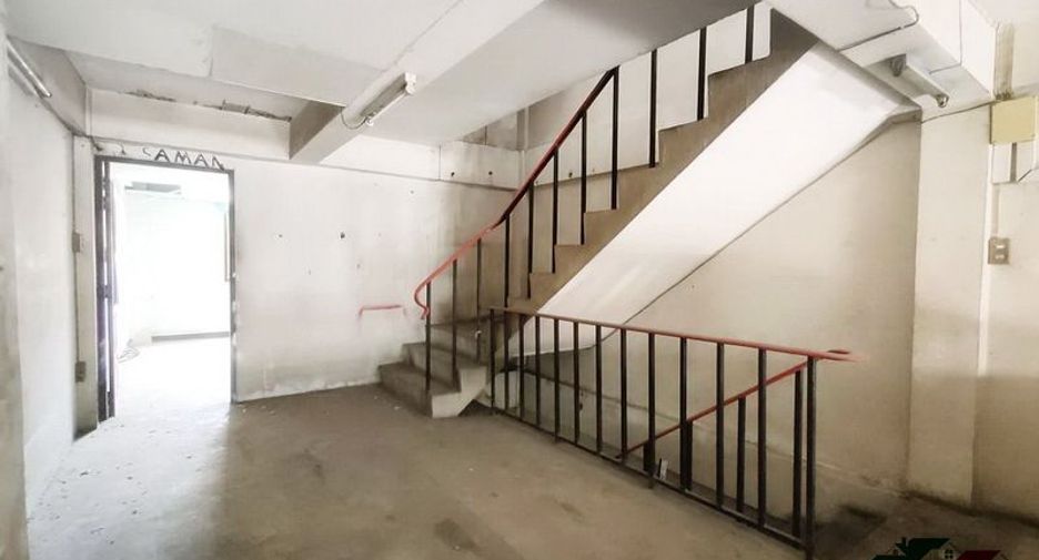 For sale 4 bedrooms retail Space in Sam Phran, Nakhon Pathom