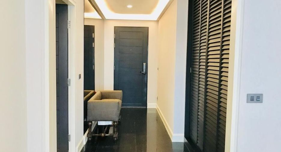 For sale 3 bedrooms condo in Watthana, Bangkok