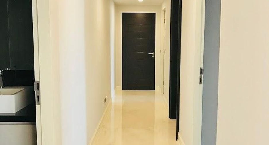 For sale 3 bedrooms condo in Watthana, Bangkok