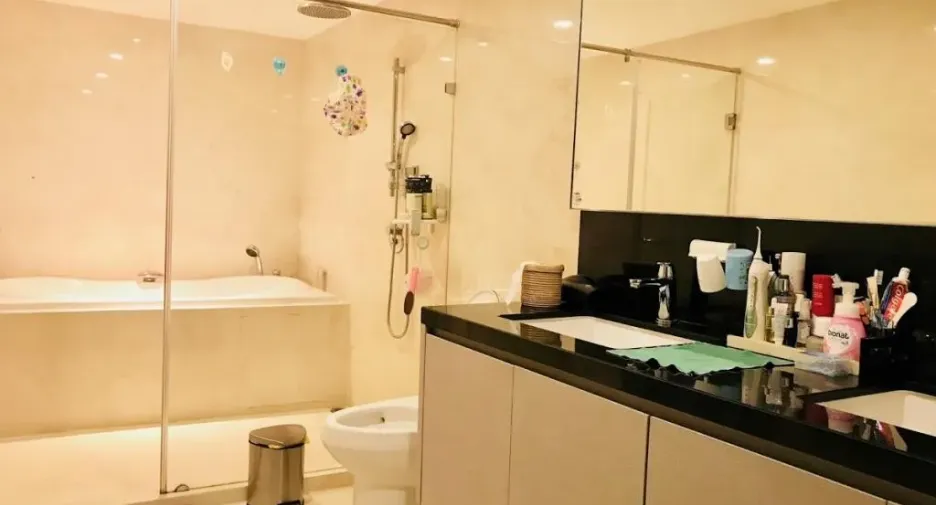 For sale 3 bedrooms condo in Watthana, Bangkok
