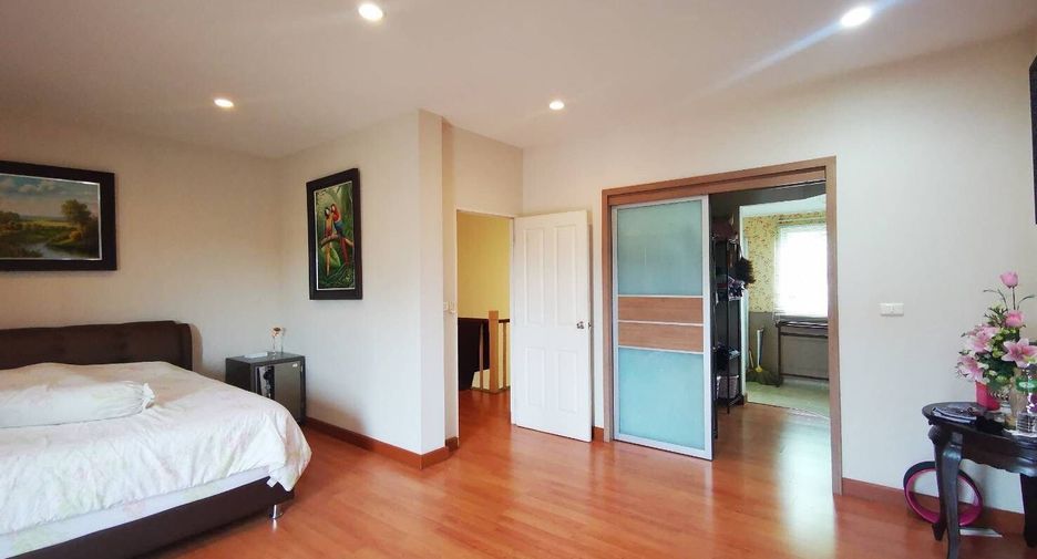 For sale 4 bedrooms house in Sai Mai, Bangkok