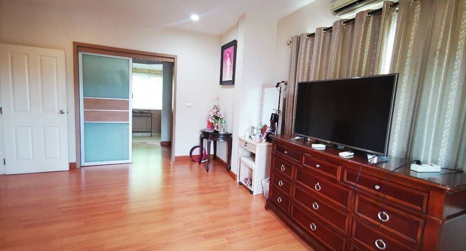 For sale 4 bedrooms house in Sai Mai, Bangkok