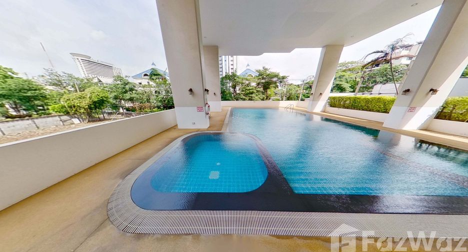 For sale 4 bedrooms condo in Watthana, Bangkok