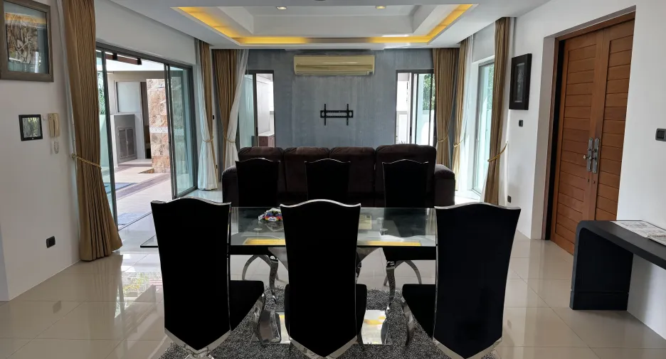 For sale 4 bedrooms villa in Mueang Phuket, Phuket