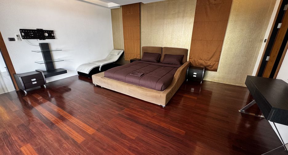 For sale 4 bedrooms villa in Mueang Phuket, Phuket