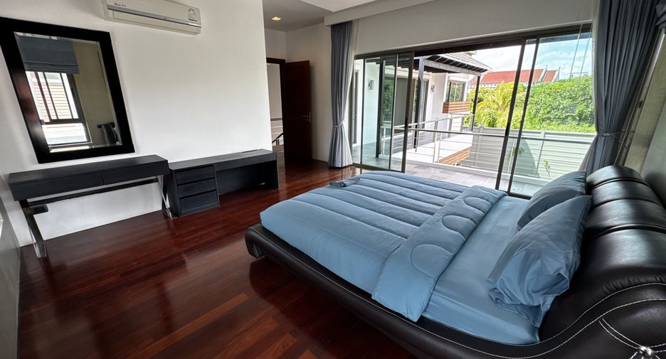 For sale 4 bedrooms villa in Mueang Phuket, Phuket