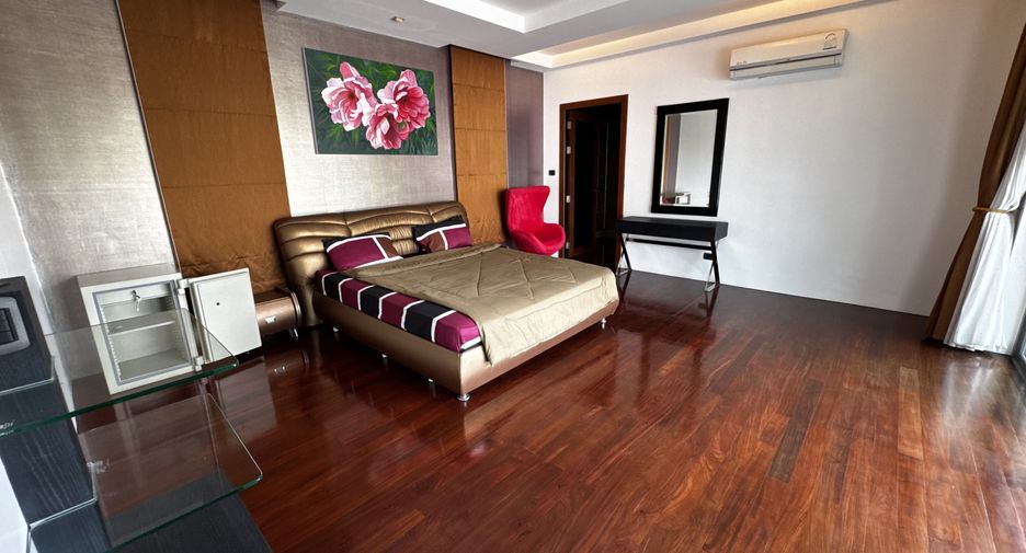 For sale 4 bedrooms villa in Mueang Phuket, Phuket