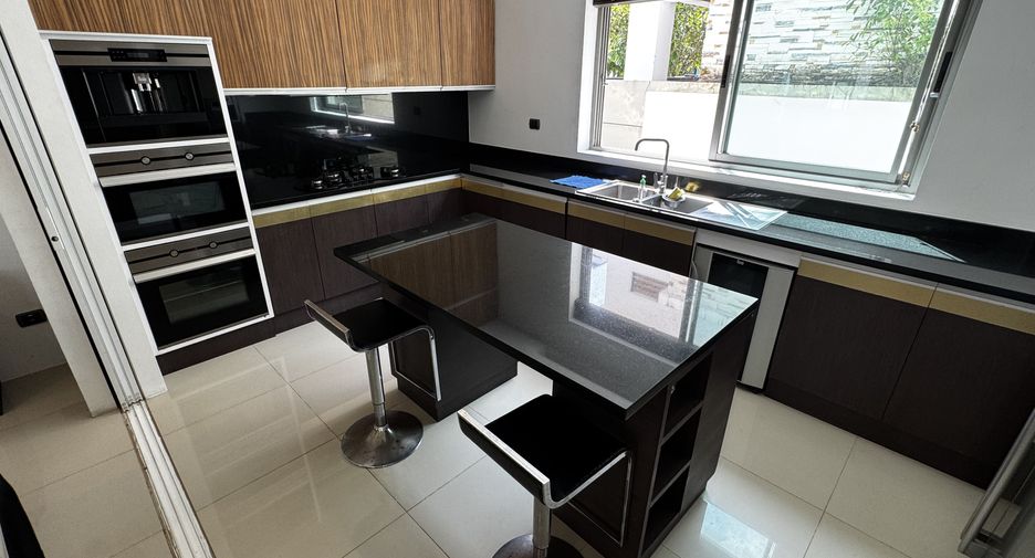 For sale 4 bedrooms villa in Mueang Phuket, Phuket