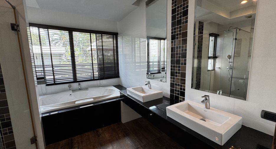 For sale 4 bedrooms villa in Mueang Phuket, Phuket