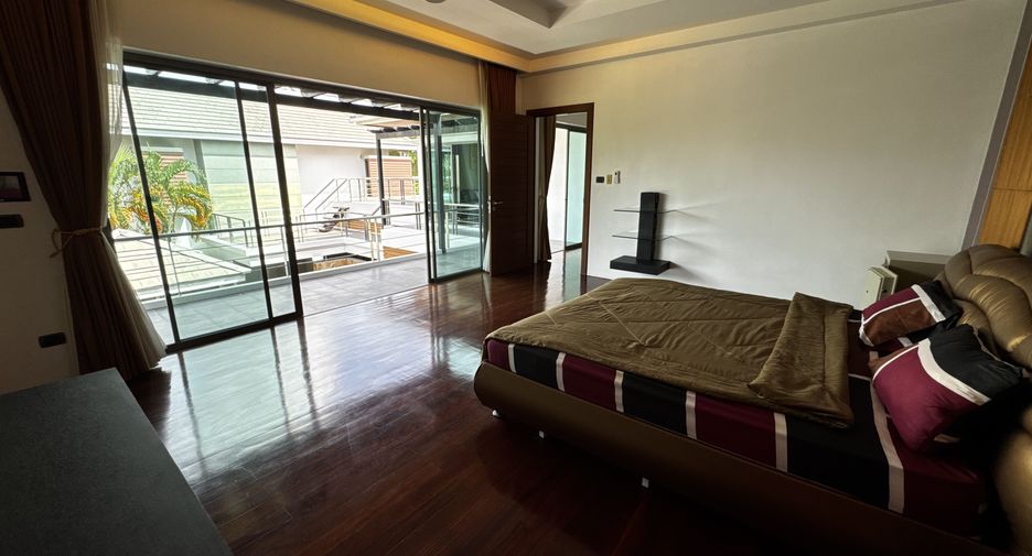 For sale 4 bedrooms villa in Mueang Phuket, Phuket