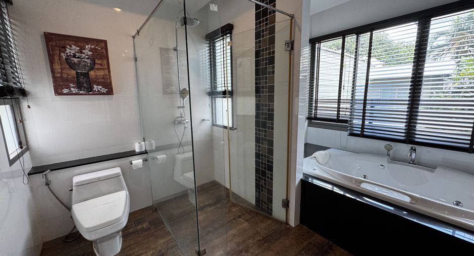 For sale 4 bedrooms villa in Mueang Phuket, Phuket