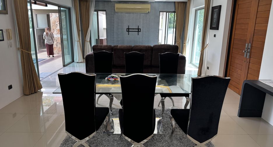 For sale 4 bedrooms villa in Mueang Phuket, Phuket