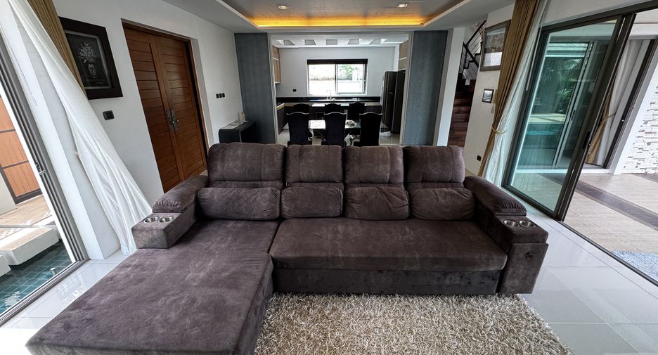 For sale 4 bedrooms villa in Mueang Phuket, Phuket