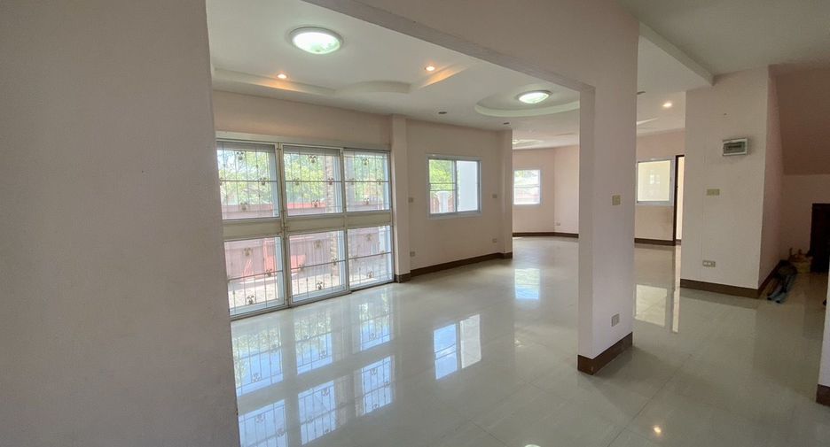 出售 4 卧室 独立屋 在 Mueang Udon Thani, Udon Thani