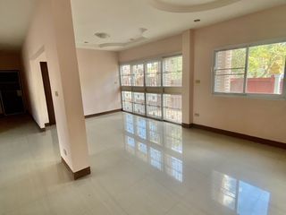 出售 4 卧室 独立屋 在 Mueang Udon Thani, Udon Thani