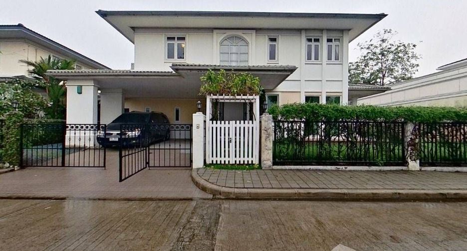 For sale 3 bedrooms house in Bang Kapi, Bangkok