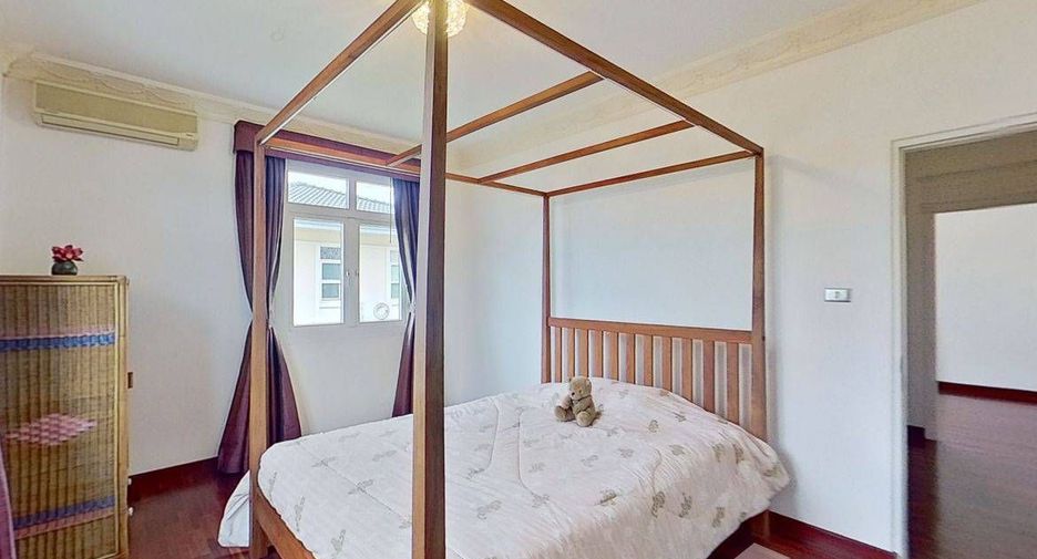 For sale 3 bedrooms house in Bang Kapi, Bangkok