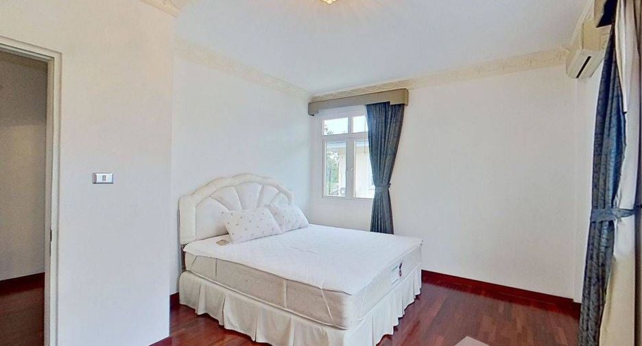 For sale 3 bedrooms house in Bang Kapi, Bangkok