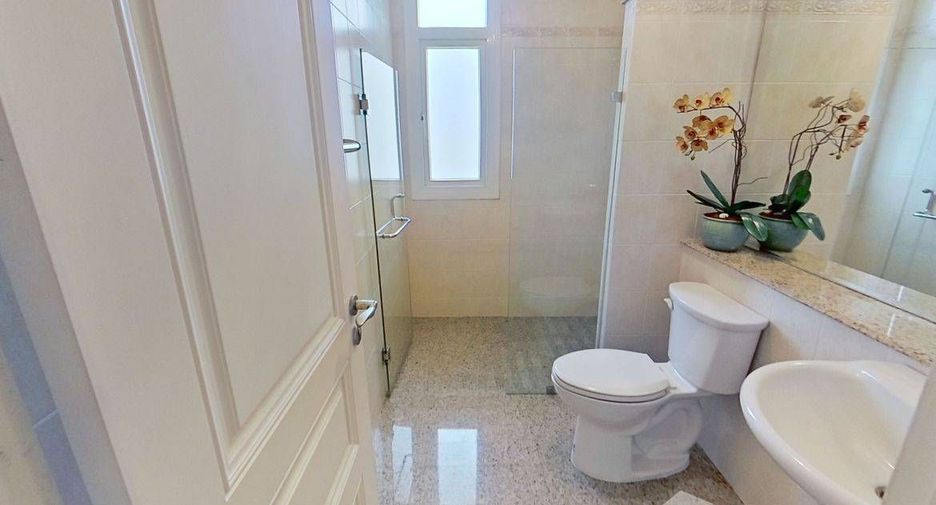 For sale 3 bedrooms house in Bang Kapi, Bangkok