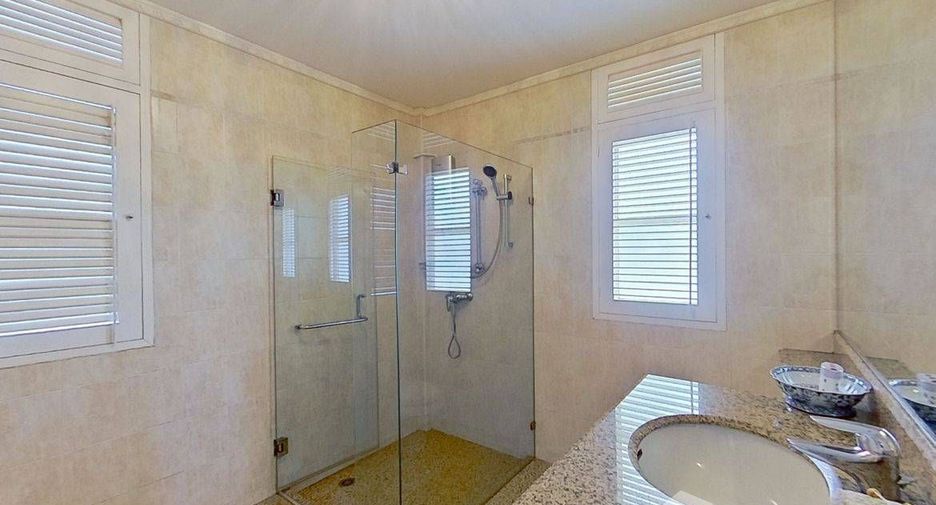 For sale 3 bedrooms house in Bang Kapi, Bangkok