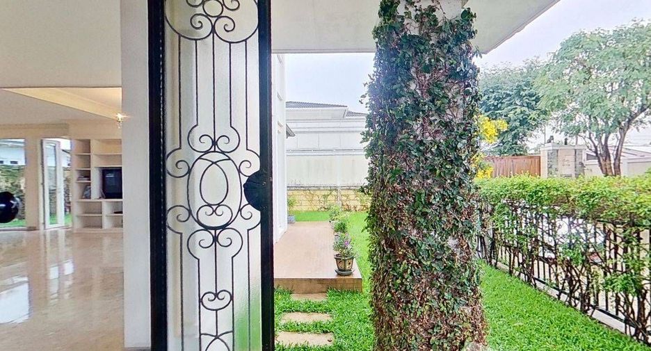 For sale 3 bedrooms house in Bang Kapi, Bangkok