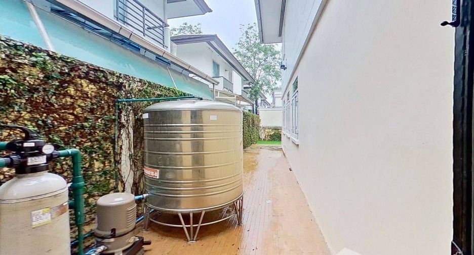 For sale 3 bedrooms house in Bang Kapi, Bangkok