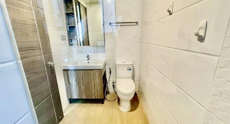 For sale and for rent 2 bedrooms condo in Huai Khwang, Bangkok