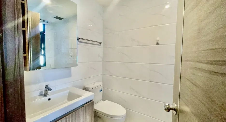 For sale and for rent 2 bedrooms condo in Huai Khwang, Bangkok