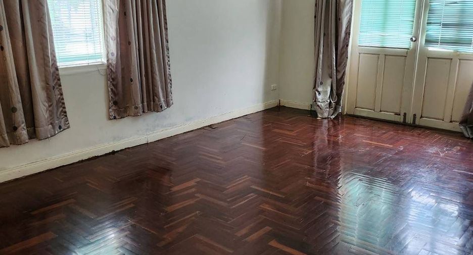 For sale 3 bedrooms house in Lat Krabang, Bangkok