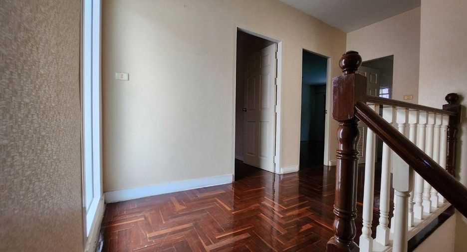 For sale 3 bedrooms house in Lat Krabang, Bangkok