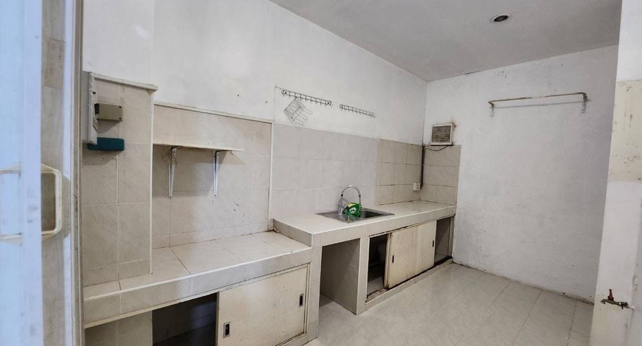 For sale 3 bedrooms house in Lat Krabang, Bangkok