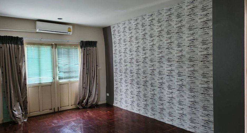 For sale 3 bedrooms house in Lat Krabang, Bangkok