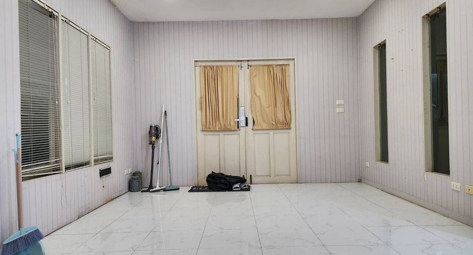 For sale 3 bedrooms house in Lat Krabang, Bangkok