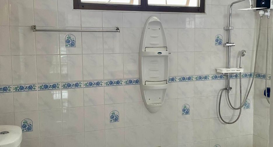 For sale そして for rent 5 ベッドルーム house in Bang Lamung, Chonburi
