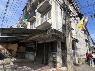 Reihenhaus zum Kauf und zur Miete mit 6 Zimmer in Phra Khanong, Bangkok