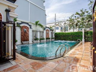 For sale 4 bedrooms townhouse in Rat Burana, Bangkok
