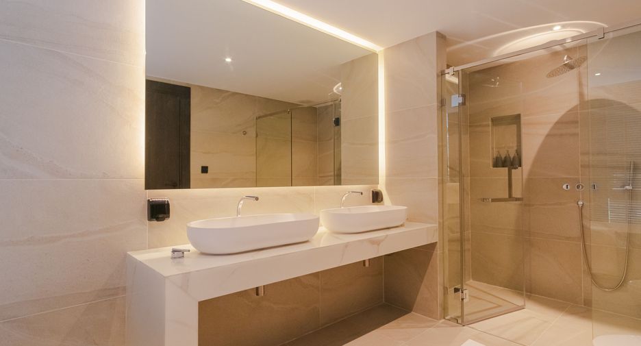 For rent 4 bedrooms villa in Mueang Phuket, Phuket
