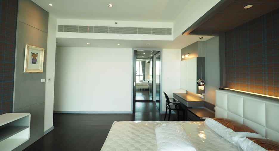 For sale and for rent 3 bedrooms condo in Yan Nawa, Bangkok