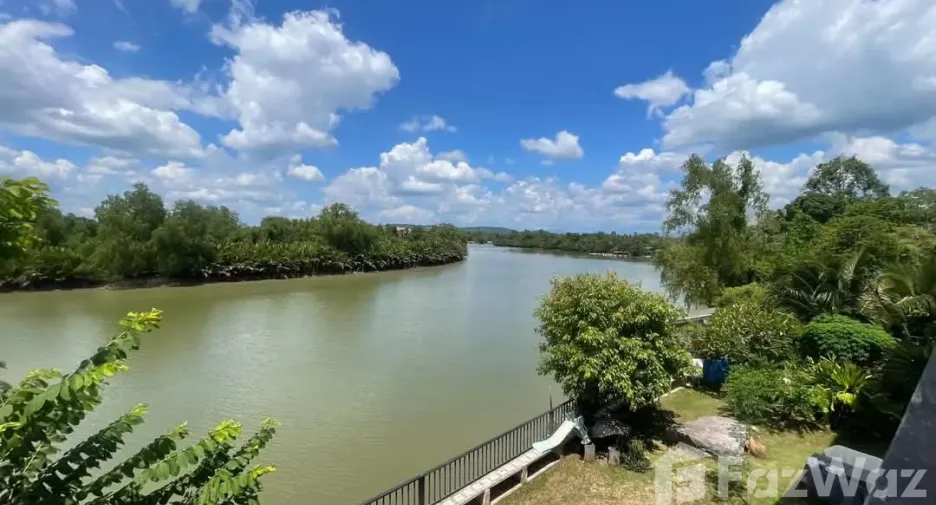 For sale 5 bedrooms house in Mueang Surat Thani, Surat Thani
