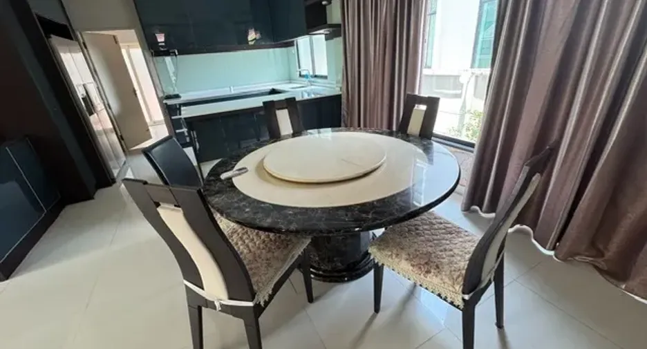 Casa en alquiler de 3 habitaciones en Mueang Samut Sakhon, Samut Sakhon
