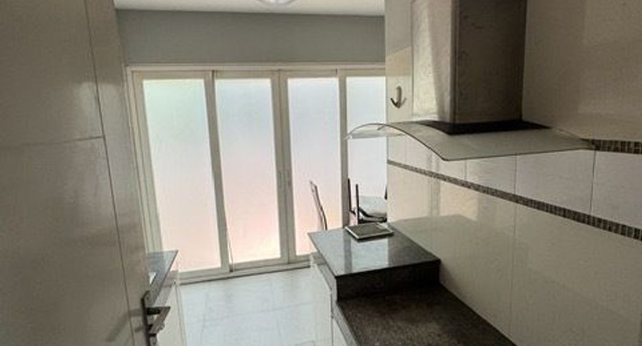 Casa en alquiler de 3 habitaciones en Mueang Samut Sakhon, Samut Sakhon