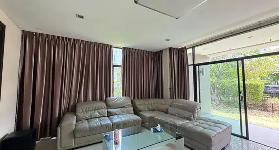 Casa en alquiler de 3 habitaciones en Mueang Samut Sakhon, Samut Sakhon