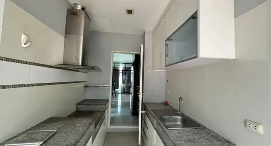 Casa en alquiler de 3 habitaciones en Mueang Samut Sakhon, Samut Sakhon