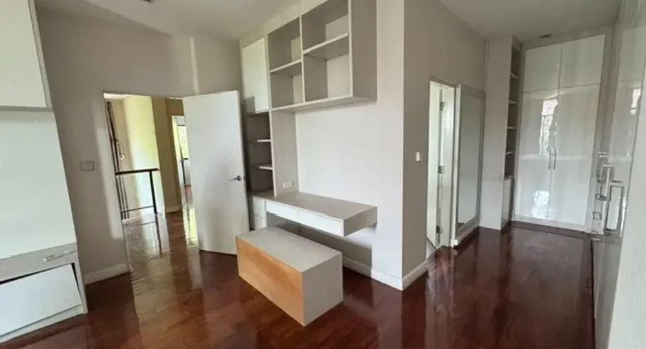 Casa en alquiler de 3 habitaciones en Mueang Samut Sakhon, Samut Sakhon