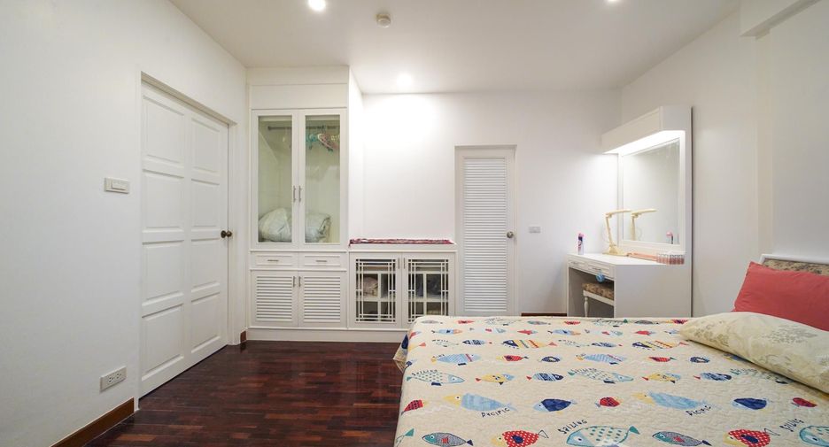 For rent 3 bedrooms condo in Jomtien, Pattaya