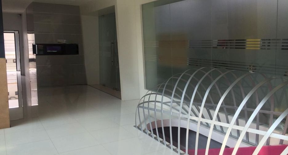 À vendre 4 chambres bureau à Prawet, Bangkok